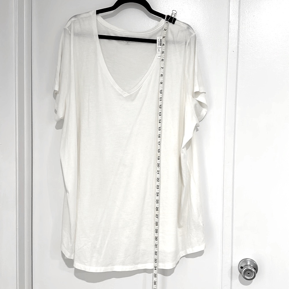 NWT Old Navy 4X Plus Women, Every-Wear, V-neck T-shirt - Picture 3 of 9
